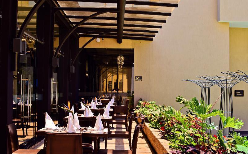Doubletree By Hilton Nairobi Hotel Eksteriør billede